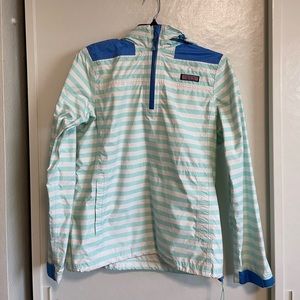 Vineyard Vines Women’s jacket. Size small - packable hood